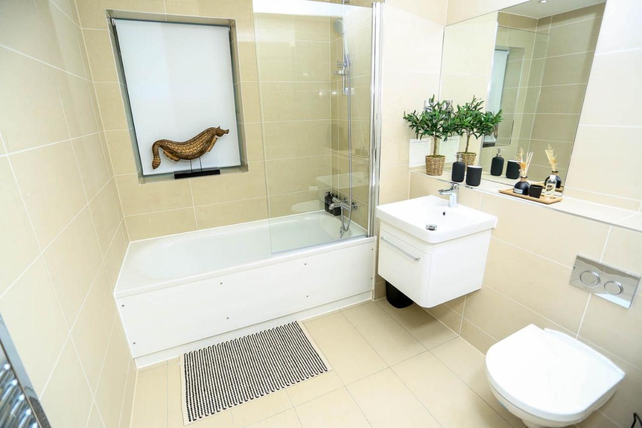 Snuggle Inn - Riverside Apartments - Views Over Looking London River Thames, Close To O2 Arena, London Excel, London City Airport, Thames Clipper- River Boat Service, Woolwich Ferry, Onsite Parking, Twin Room Option Available Екстериор снимка