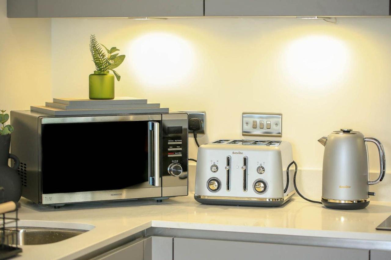 Snuggle Inn - Riverside Apartments - Views Over Looking London River Thames, Close To O2 Arena, London Excel, London City Airport, Thames Clipper- River Boat Service, Woolwich Ferry, Onsite Parking, Twin Room Option Available Екстериор снимка
