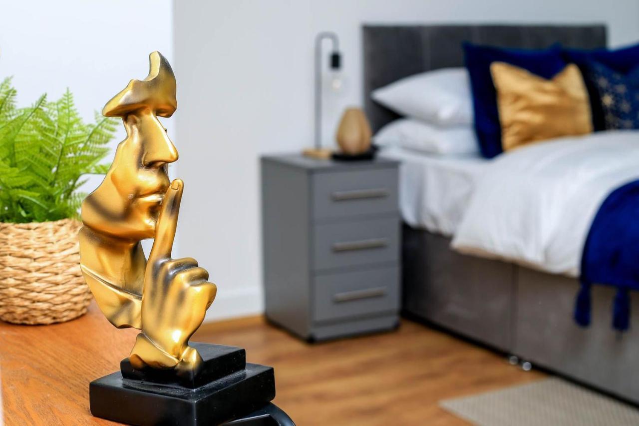 Snuggle Inn - Riverside Apartments - Views Over Looking London River Thames, Close To O2 Arena, London Excel, London City Airport, Thames Clipper- River Boat Service, Woolwich Ferry, Onsite Parking, Twin Room Option Available Екстериор снимка