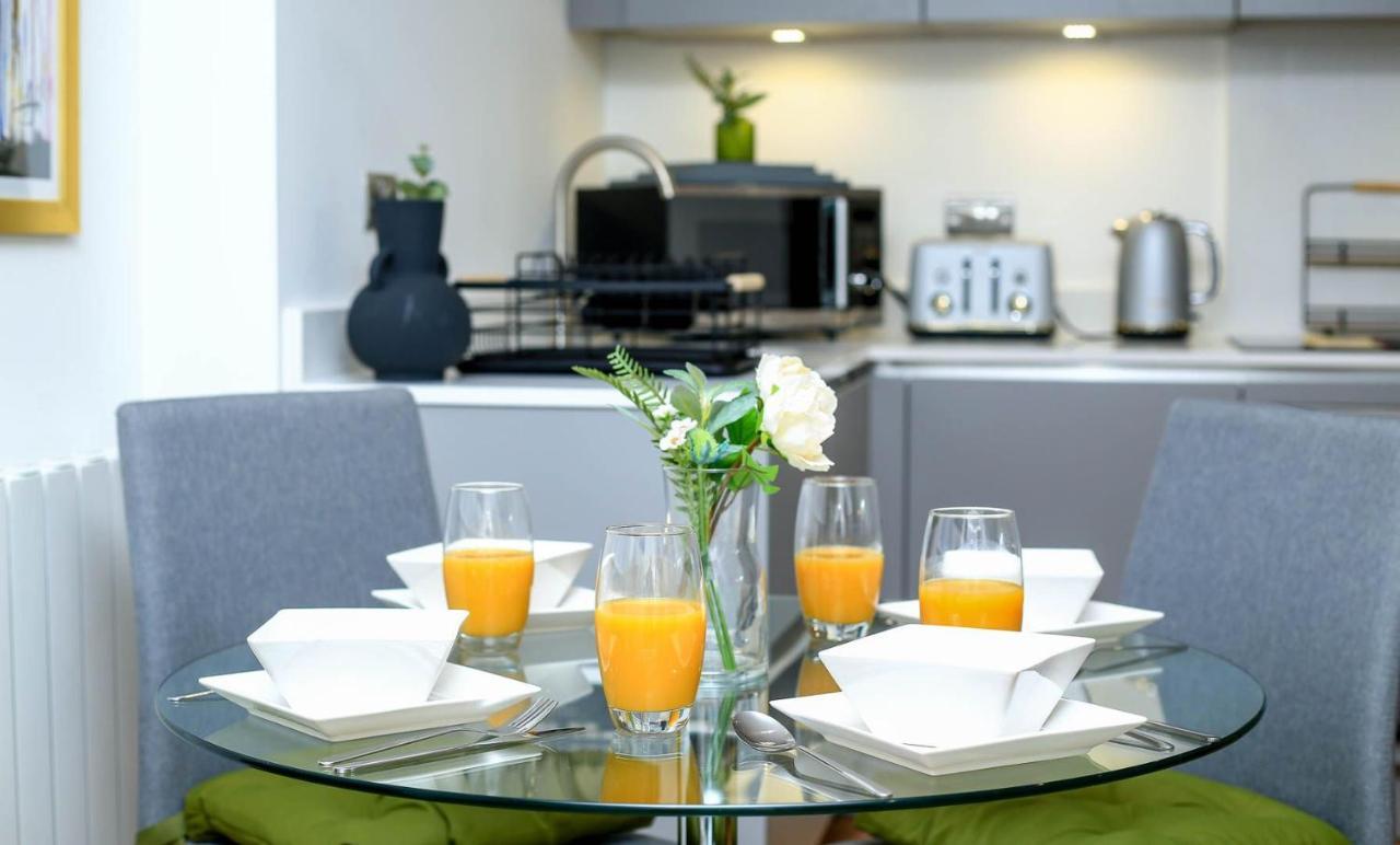 Snuggle Inn - Riverside Apartments - Views Over Looking London River Thames, Close To O2 Arena, London Excel, London City Airport, Thames Clipper- River Boat Service, Woolwich Ferry, Onsite Parking, Twin Room Option Available Екстериор снимка
