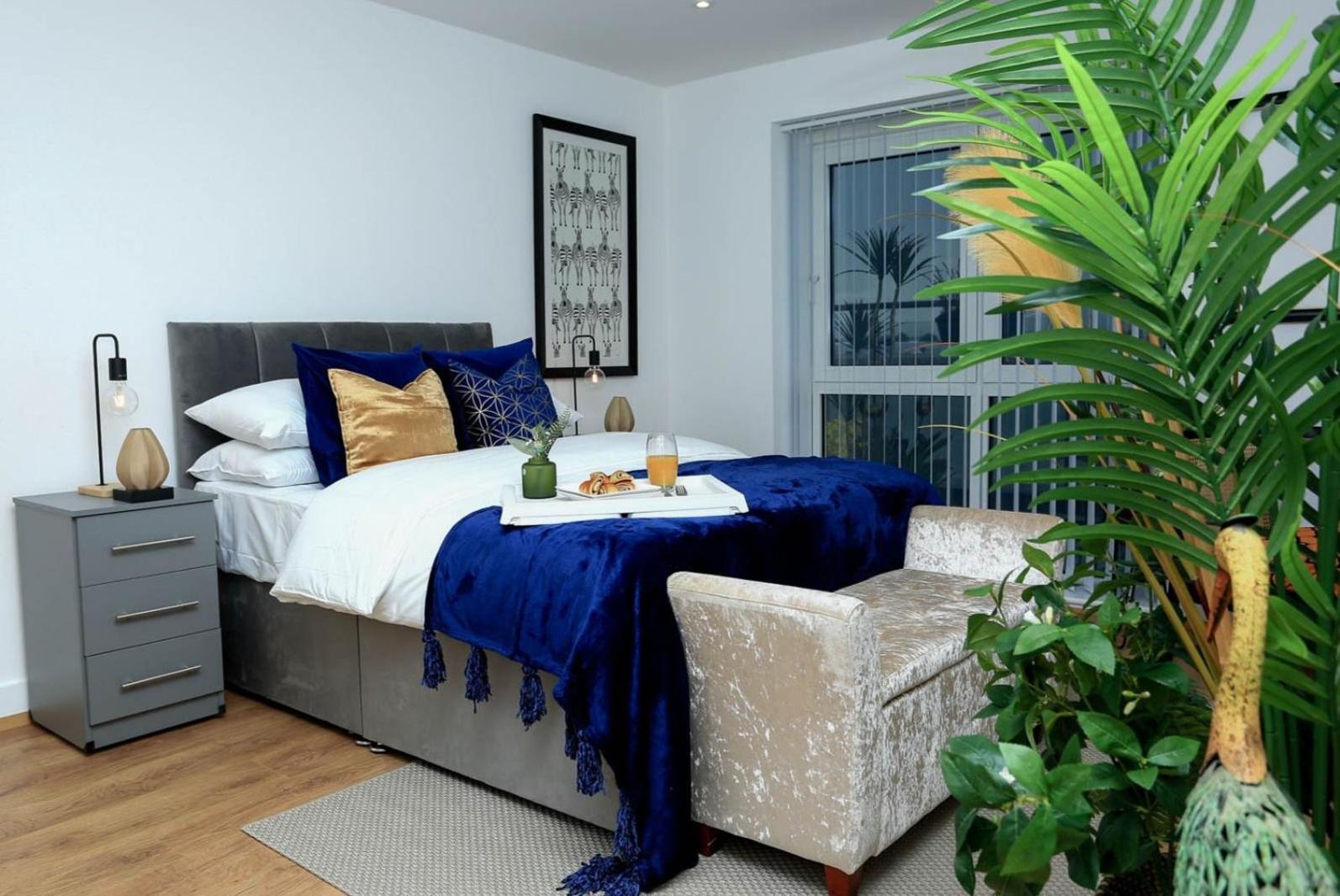 Snuggle Inn - Riverside Apartments - Views Over Looking London River Thames, Close To O2 Arena, London Excel, London City Airport, Thames Clipper- River Boat Service, Woolwich Ferry, Onsite Parking, Twin Room Option Available Екстериор снимка