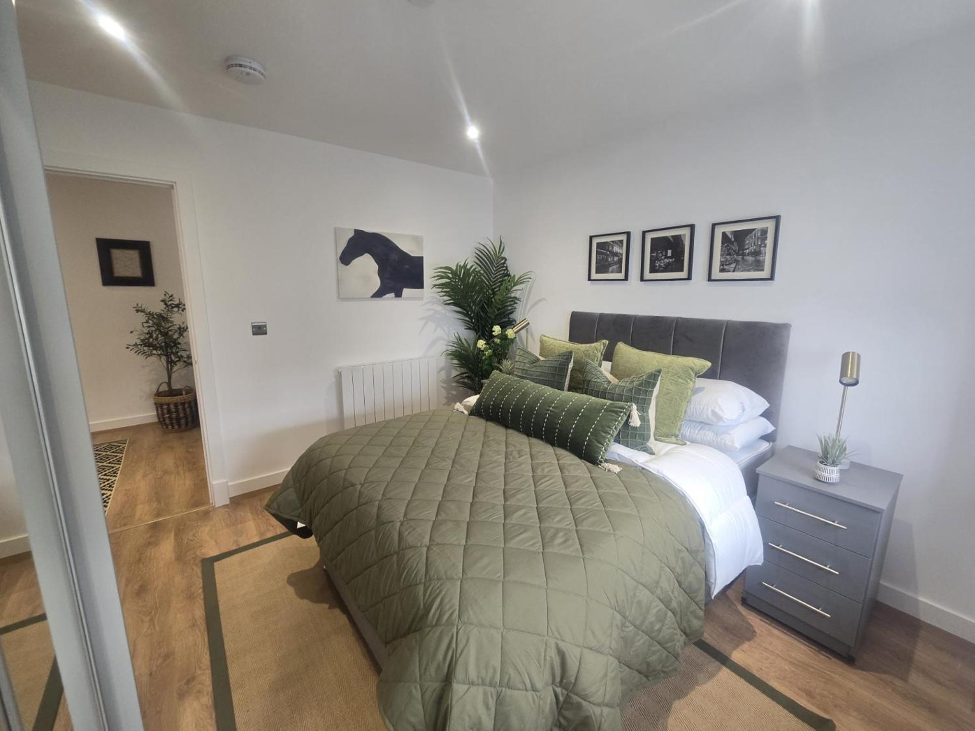 Snuggle Inn - Riverside Apartments - Views Over Looking London River Thames, Close To O2 Arena, London Excel, London City Airport, Thames Clipper- River Boat Service, Woolwich Ferry, Onsite Parking, Twin Room Option Available Екстериор снимка