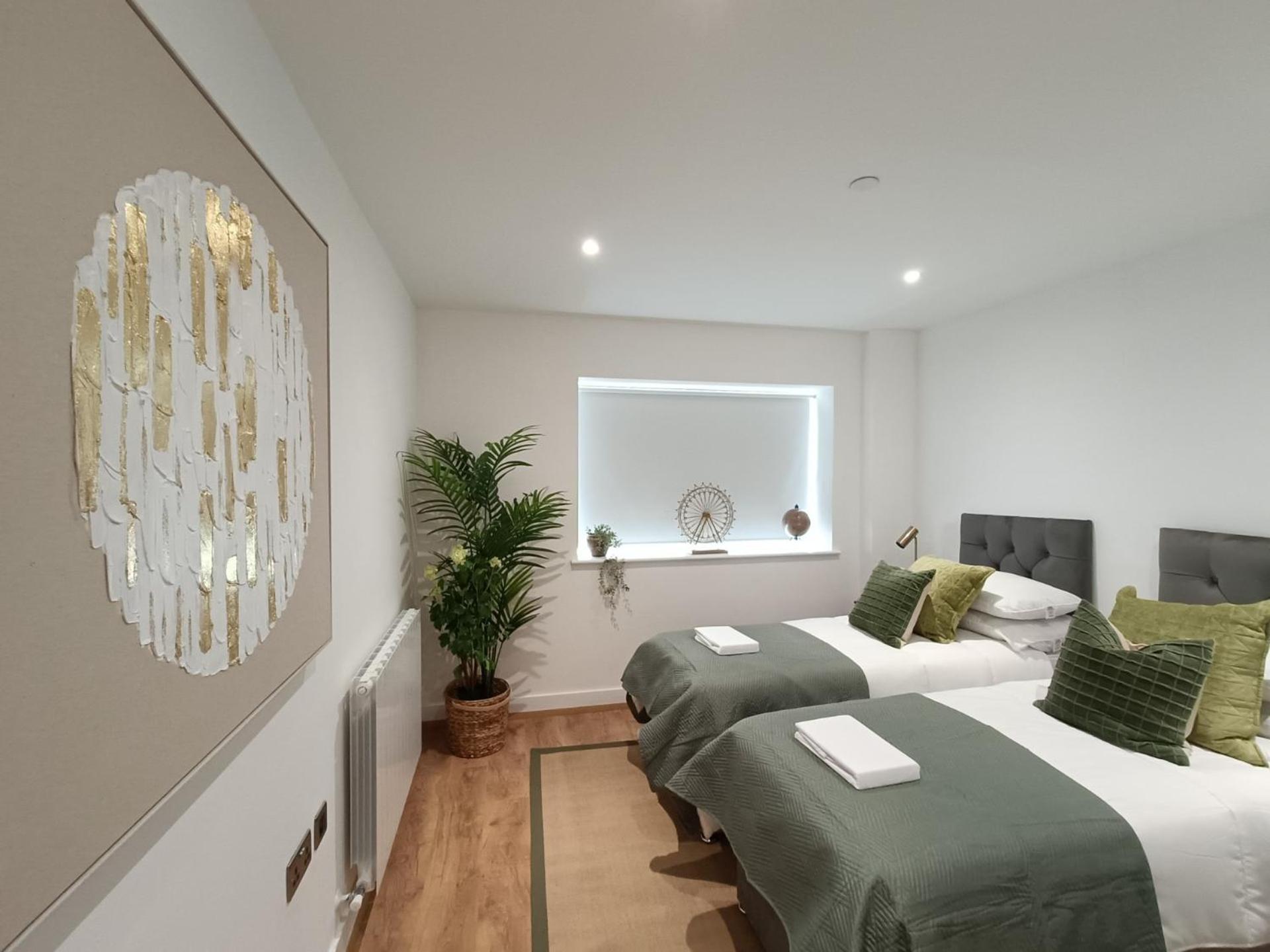 Snuggle Inn - Riverside Apartments - Views Over Looking London River Thames, Close To O2 Arena, London Excel, London City Airport, Thames Clipper- River Boat Service, Woolwich Ferry, Onsite Parking, Twin Room Option Available Екстериор снимка