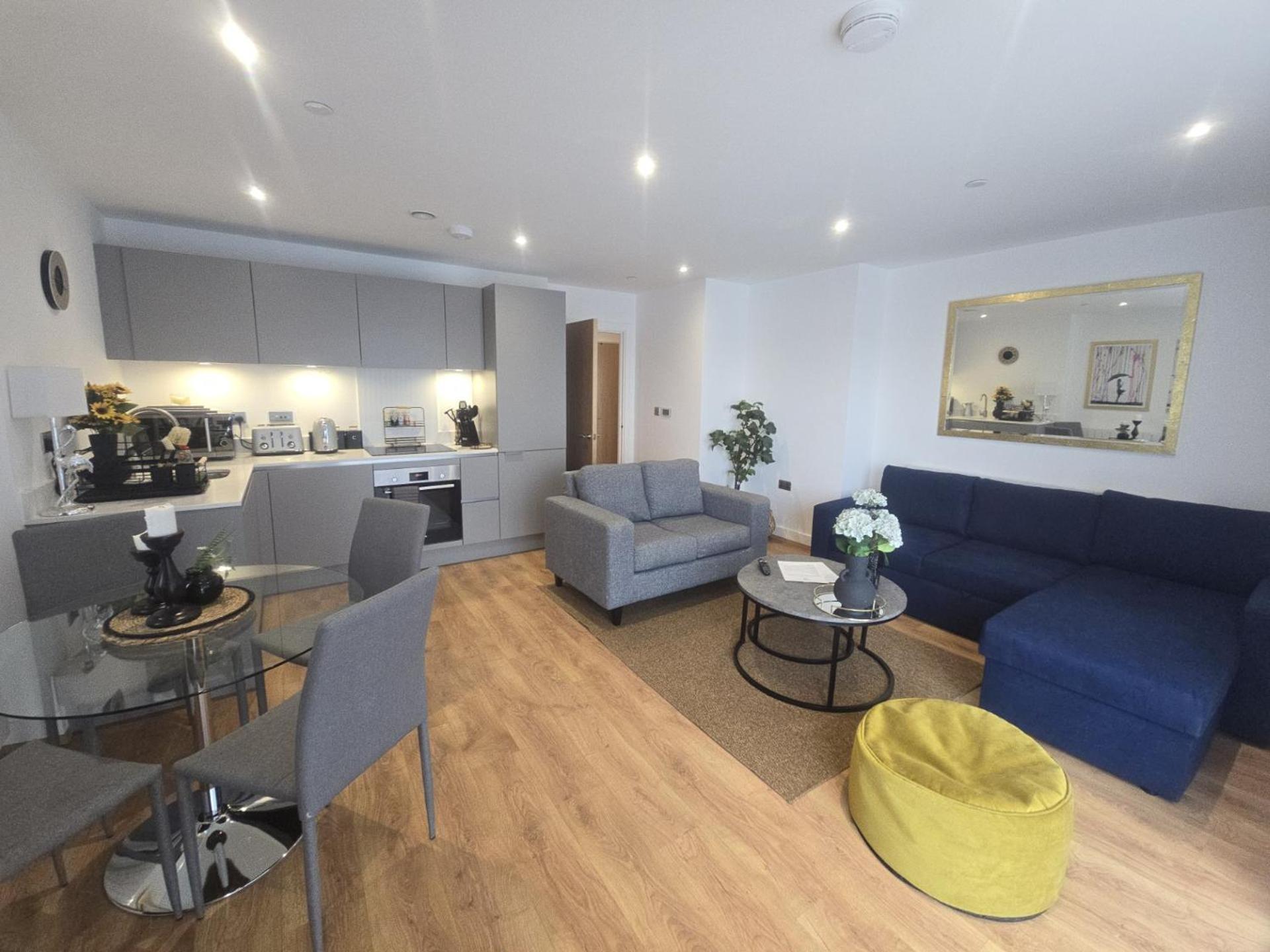 Snuggle Inn - Riverside Apartments - Views Over Looking London River Thames, Close To O2 Arena, London Excel, London City Airport, Thames Clipper- River Boat Service, Woolwich Ferry, Onsite Parking, Twin Room Option Available Екстериор снимка